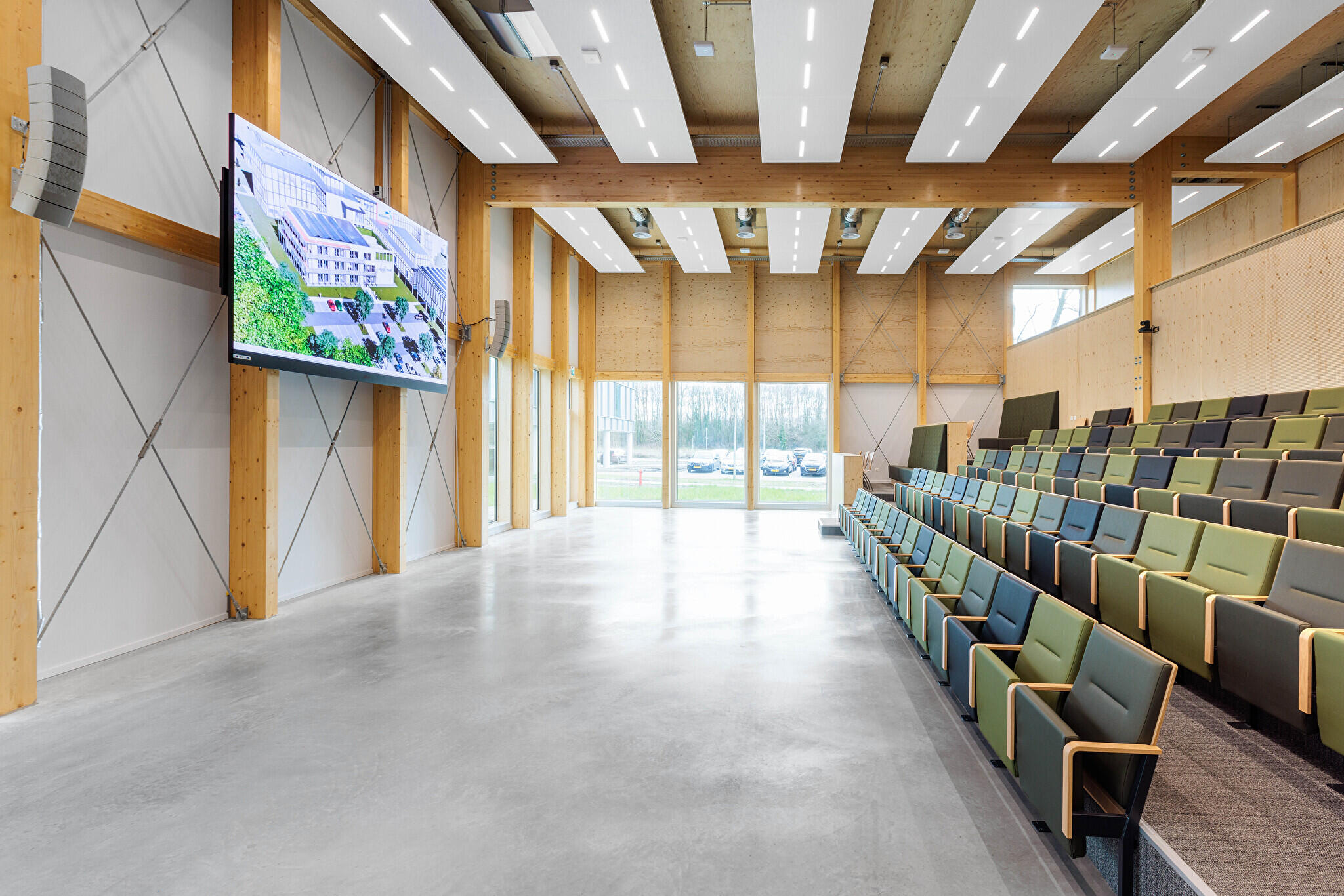 Modulaire LED-videowall blikvanger in auditorium Nij Smellinghe
